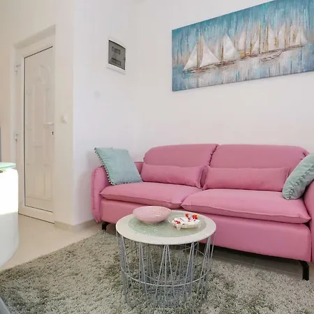 Nivel Apartment Vir