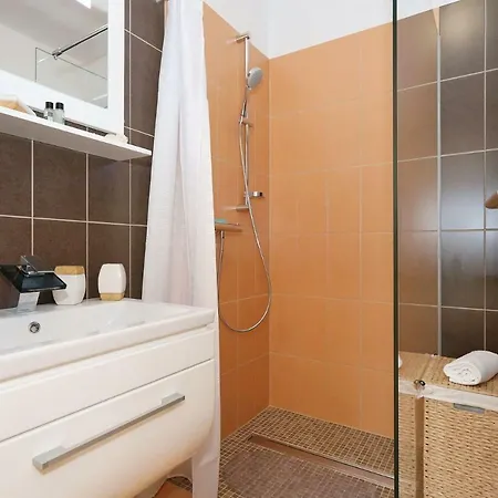 Nivel Apartment Vir