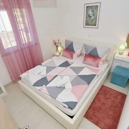 Nivel Apartment Vir